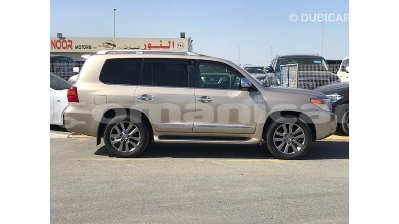 Big with watermark toyota land cruiser dhufar import dubai 3020