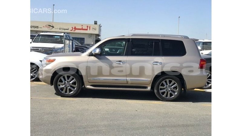Big with watermark toyota land cruiser dhufar import dubai 3020