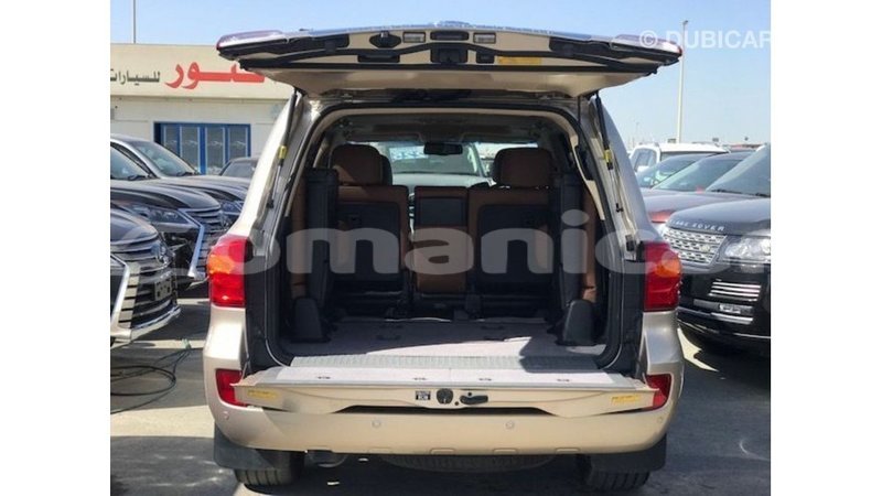 Big with watermark toyota land cruiser dhufar import dubai 3020