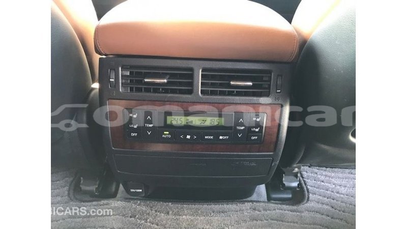 Big with watermark toyota land cruiser dhufar import dubai 3020