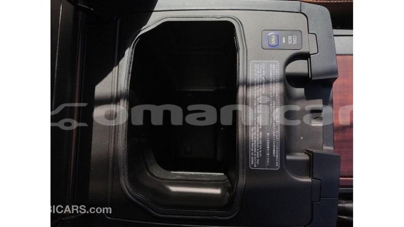 Big with watermark toyota land cruiser dhufar import dubai 3020