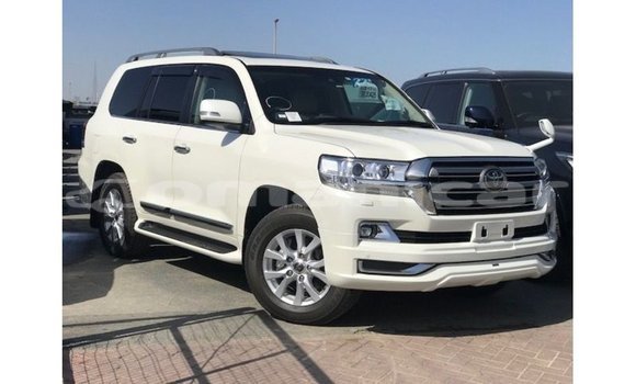 Buy Import Toyota Land Cruiser White Car in Import - Dubai in Dhufar Buy Import Toyota Land Cruiser White Car in Import - Dubai in Dhufar