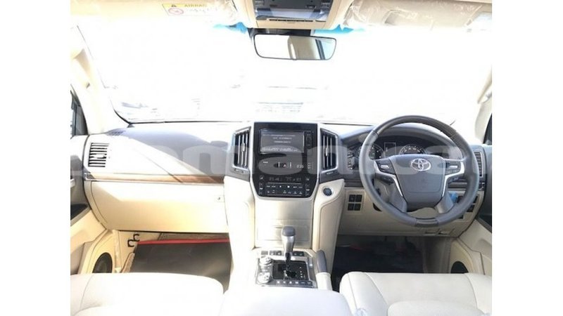 Big with watermark toyota land cruiser dhufar import dubai 3021