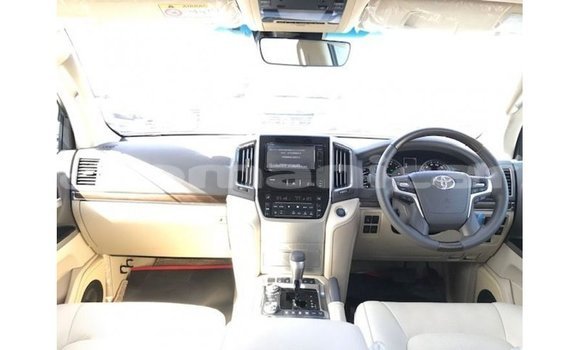 Buy Import Toyota Land Cruiser White Car in Import - Dubai in Dhufar Buy Import Toyota Land Cruiser White Car in Import - Dubai in Dhufar