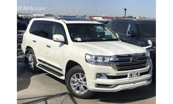 Buy Import Toyota Land Cruiser White Car in Import - Dubai in Dhufar Buy Import Toyota Land Cruiser White Car in Import - Dubai in Dhufar
