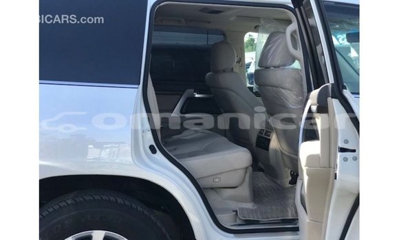 Buy Import Toyota Land Cruiser White Car in Import - Dubai in Dhufar Buy Import Toyota Land Cruiser White Car in Import - Dubai in Dhufar
