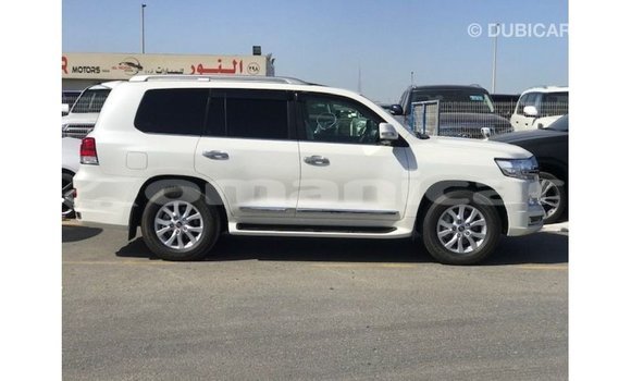 Buy Import Toyota Land Cruiser White Car in Import - Dubai in Dhufar Buy Import Toyota Land Cruiser White Car in Import - Dubai in Dhufar