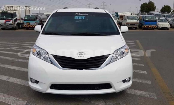 Buy Import Toyota Sienna White Car in Import - Dubai in Dhufar Buy Import Toyota Sienna White Car in Import - Dubai in Dhufar