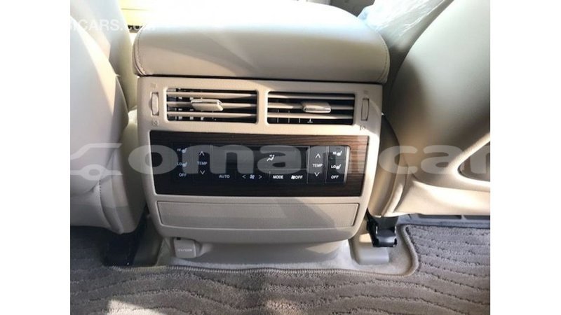 Big with watermark toyota land cruiser dhufar import dubai 3021