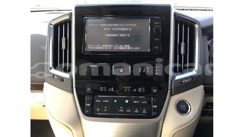 Big with watermark toyota land cruiser dhufar import dubai 3021