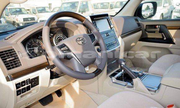 Buy Import Toyota Land Cruiser White Car in Import - Dubai in Dhufar Buy Import Toyota Land Cruiser White Car in Import - Dubai in Dhufar