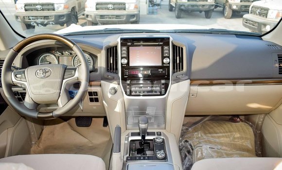 Buy Import Toyota Land Cruiser White Car in Import - Dubai in Dhufar Buy Import Toyota Land Cruiser White Car in Import - Dubai in Dhufar