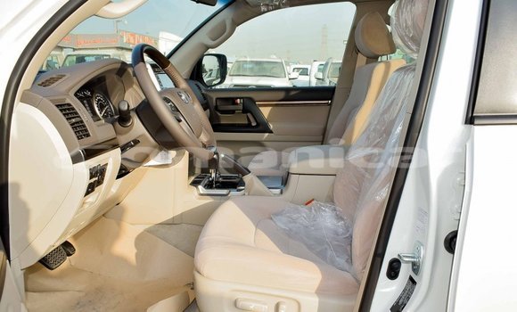 Buy Import Toyota Land Cruiser White Car in Import - Dubai in Dhufar Buy Import Toyota Land Cruiser White Car in Import - Dubai in Dhufar