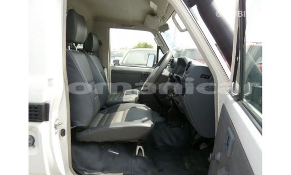 Buy Import Toyota Land Cruiser White Car in Import - Dubai in Dhufar Buy Import Toyota Land Cruiser White Car in Import - Dubai in Dhufar