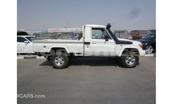 Buy Import Toyota Land Cruiser White Car in Import - Dubai in Dhufar Buy Import Toyota Land Cruiser White Car in Import - Dubai in Dhufar