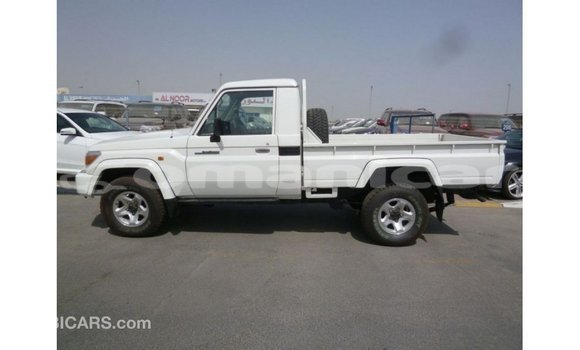 Buy Import Toyota Land Cruiser White Car in Import - Dubai in Dhufar Buy Import Toyota Land Cruiser White Car in Import - Dubai in Dhufar