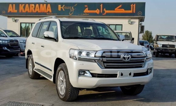 Buy Import Toyota Land Cruiser White Car in Import - Dubai in Dhufar Buy Import Toyota Land Cruiser White Car in Import - Dubai in Dhufar