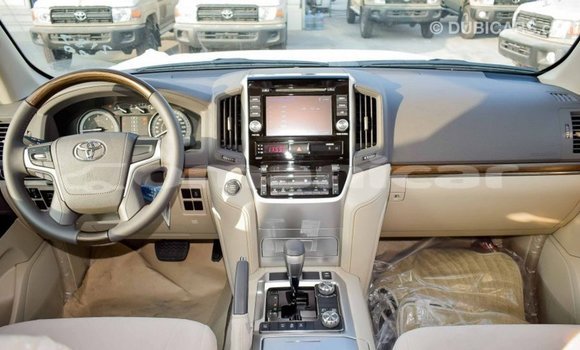 Buy Import Toyota Land Cruiser White Car in Import - Dubai in Dhufar Buy Import Toyota Land Cruiser White Car in Import - Dubai in Dhufar