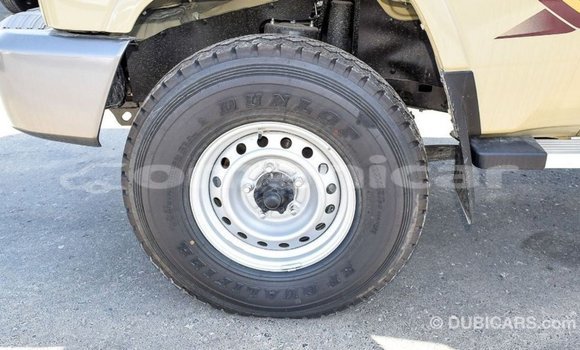 Buy Import Toyota Land Cruiser Beige Car in Import - Dubai in Dhufar Buy Import Toyota Land Cruiser Beige Car in Import - Dubai in Dhufar