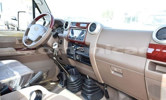 Buy Import Toyota Land Cruiser Beige Car in Import - Dubai in Dhufar Buy Import Toyota Land Cruiser Beige Car in Import - Dubai in Dhufar