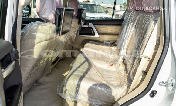 Buy Import Toyota Land Cruiser White Car in Import - Dubai in Dhufar Buy Import Toyota Land Cruiser White Car in Import - Dubai in Dhufar