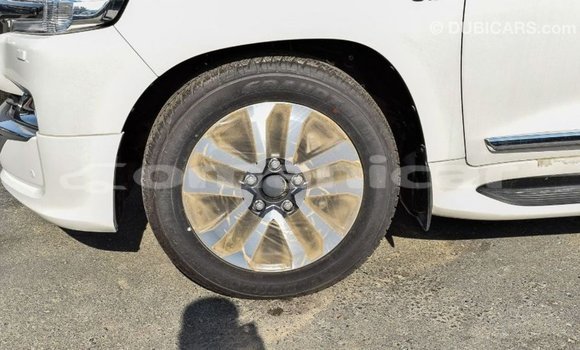 Buy Import Toyota Land Cruiser White Car in Import - Dubai in Dhufar Buy Import Toyota Land Cruiser White Car in Import - Dubai in Dhufar