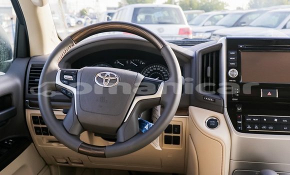 Buy Import Toyota Land Cruiser White Car in Import - Dubai in Dhufar Buy Import Toyota Land Cruiser White Car in Import - Dubai in Dhufar