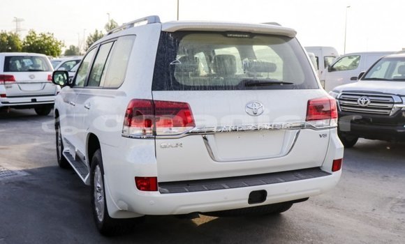 Buy Import Toyota Land Cruiser White Car in Import - Dubai in Dhufar Buy Import Toyota Land Cruiser White Car in Import - Dubai in Dhufar