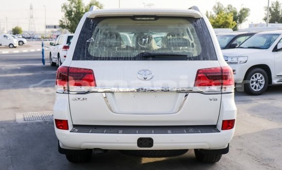Buy Import Toyota Land Cruiser White Car in Import - Dubai in Dhufar Buy Import Toyota Land Cruiser White Car in Import - Dubai in Dhufar