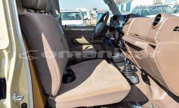 Buy Import Toyota Land Cruiser Beige Car in Import - Dubai in Dhufar Buy Import Toyota Land Cruiser Beige Car in Import - Dubai in Dhufar