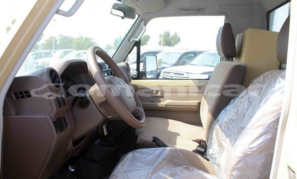 Buy Import Toyota Land Cruiser Beige Car in Import - Dubai in Dhufar Buy Import Toyota Land Cruiser Beige Car in Import - Dubai in Dhufar