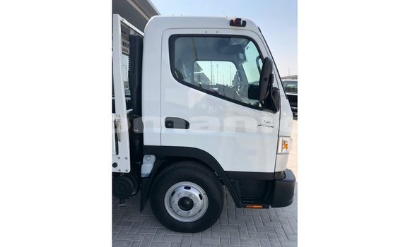 Buy Import Mitsubishi Carisma White Car in Import - Dubai in Dhufar Buy Import Mitsubishi Carisma White Car in Import - Dubai in Dhufar