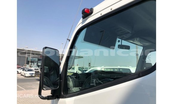 Buy Import Mitsubishi Carisma White Car in Import - Dubai in Dhufar Buy Import Mitsubishi Carisma White Car in Import - Dubai in Dhufar