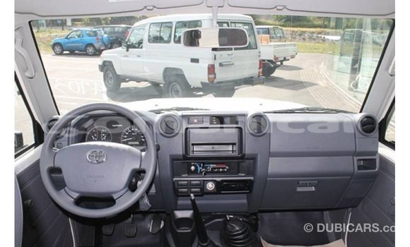 Buy Import Toyota Land Cruiser White Car in Import - Dubai in Dhufar Buy Import Toyota Land Cruiser White Car in Import - Dubai in Dhufar