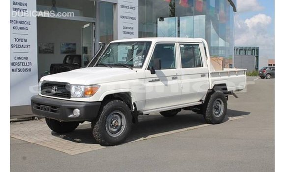 Buy Import Toyota Land Cruiser White Car in Import - Dubai in Dhufar Buy Import Toyota Land Cruiser White Car in Import - Dubai in Dhufar