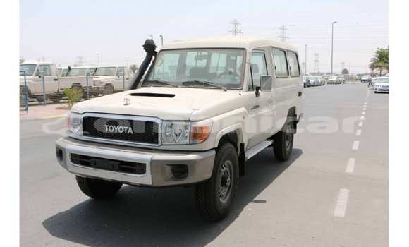 Buy Import Toyota Land Cruiser White Car in Import - Dubai in Dhufar Buy Import Toyota Land Cruiser White Car in Import - Dubai in Dhufar