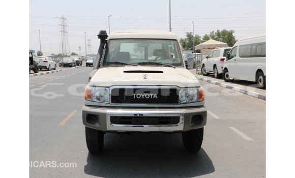 Buy Import Toyota Land Cruiser White Car in Import - Dubai in Dhufar Buy Import Toyota Land Cruiser White Car in Import - Dubai in Dhufar