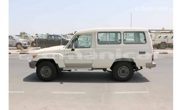 Buy Import Toyota Land Cruiser White Car in Import - Dubai in Dhufar Buy Import Toyota Land Cruiser White Car in Import - Dubai in Dhufar