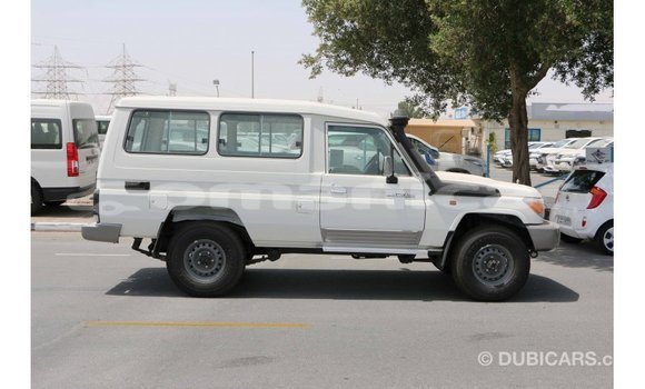 Buy Import Toyota Land Cruiser White Car in Import - Dubai in Dhufar Buy Import Toyota Land Cruiser White Car in Import - Dubai in Dhufar