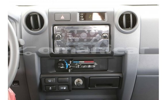 Buy Import Toyota Land Cruiser White Car in Import - Dubai in Dhufar Buy Import Toyota Land Cruiser White Car in Import - Dubai in Dhufar