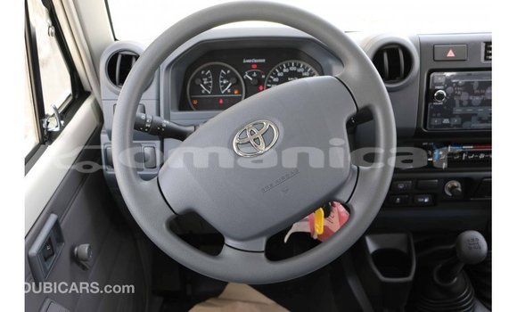 Buy Import Toyota Land Cruiser White Car in Import - Dubai in Dhufar Buy Import Toyota Land Cruiser White Car in Import - Dubai in Dhufar