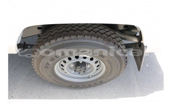 Buy Import Toyota Land Cruiser White Car in Import - Dubai in Dhufar Buy Import Toyota Land Cruiser White Car in Import - Dubai in Dhufar