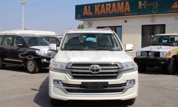 Buy Import Toyota Land Cruiser White Car in Import - Dubai in Dhufar Buy Import Toyota Land Cruiser White Car in Import - Dubai in Dhufar
