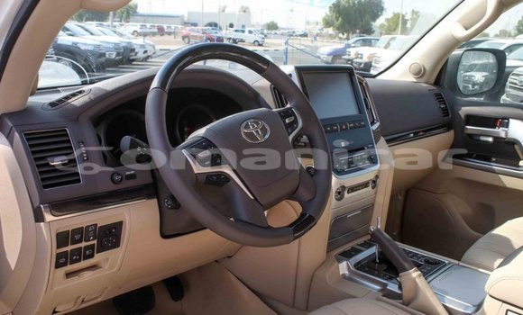 Buy Import Toyota Land Cruiser White Car in Import - Dubai in Dhufar Buy Import Toyota Land Cruiser White Car in Import - Dubai in Dhufar