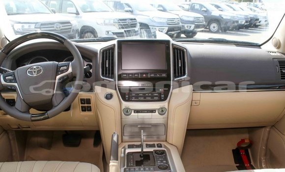 Buy Import Toyota Land Cruiser White Car in Import - Dubai in Dhufar Buy Import Toyota Land Cruiser White Car in Import - Dubai in Dhufar