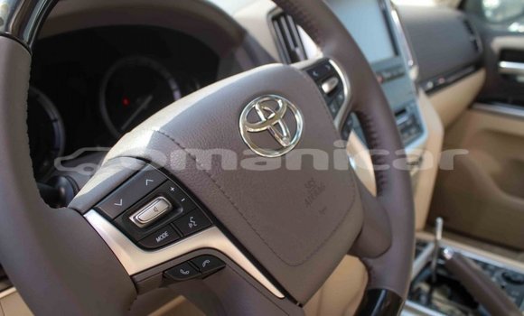 Buy Import Toyota Land Cruiser White Car in Import - Dubai in Dhufar Buy Import Toyota Land Cruiser White Car in Import - Dubai in Dhufar