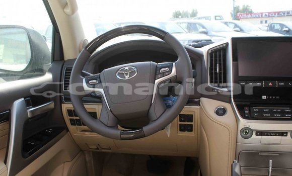Buy Import Toyota Land Cruiser White Car in Import - Dubai in Dhufar Buy Import Toyota Land Cruiser White Car in Import - Dubai in Dhufar