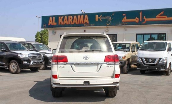 Buy Import Toyota Land Cruiser White Car in Import - Dubai in Dhufar Buy Import Toyota Land Cruiser White Car in Import - Dubai in Dhufar
