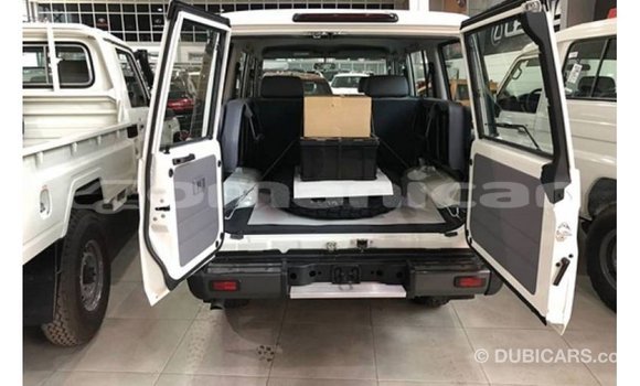 Buy Import Toyota Land Cruiser White Car in Import - Dubai in Dhufar Buy Import Toyota Land Cruiser White Car in Import - Dubai in Dhufar