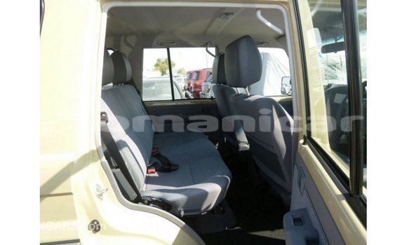 Buy Import Toyota Land Cruiser Beige Car in Import - Dubai in Dhufar Buy Import Toyota Land Cruiser Beige Car in Import - Dubai in Dhufar